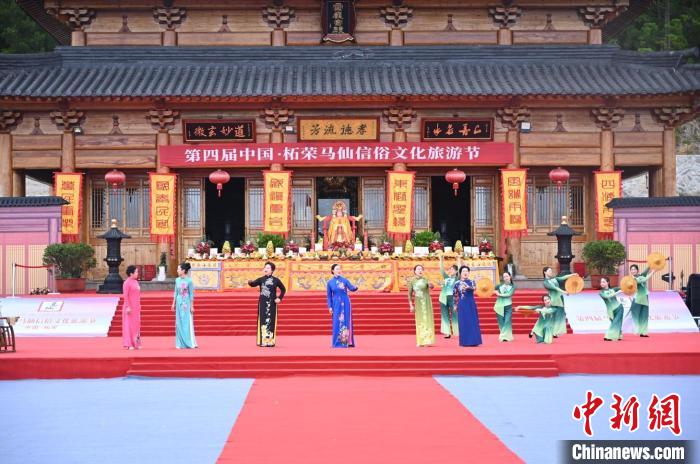 第四届中国·柘荣马仙信俗文化旅游节，歌舞《采茶舞曲》。　柘荣县融媒体中心 供图